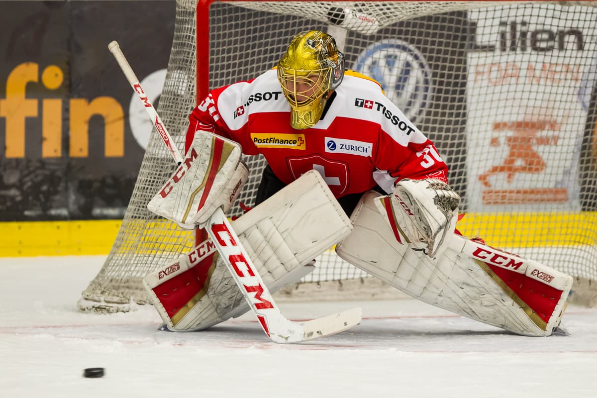 Focus on the puck
